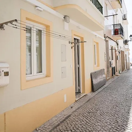 One Bedroom, 2 Mins From The Appartamento Nazaré