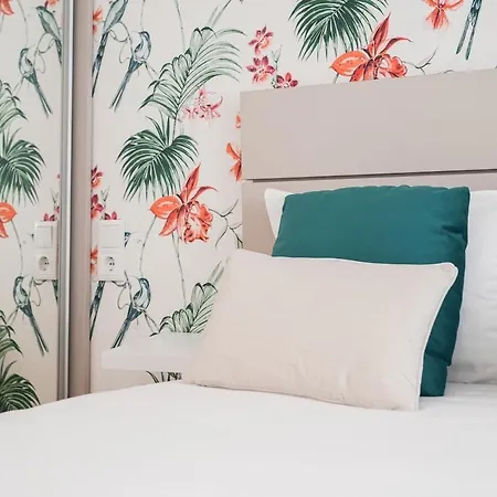 One Bedroom, 2 Mins From The Appartamento Nazaré