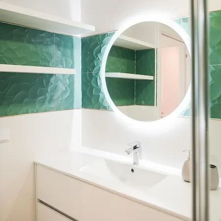 Daire One Bedroom, 2 Mins From The *