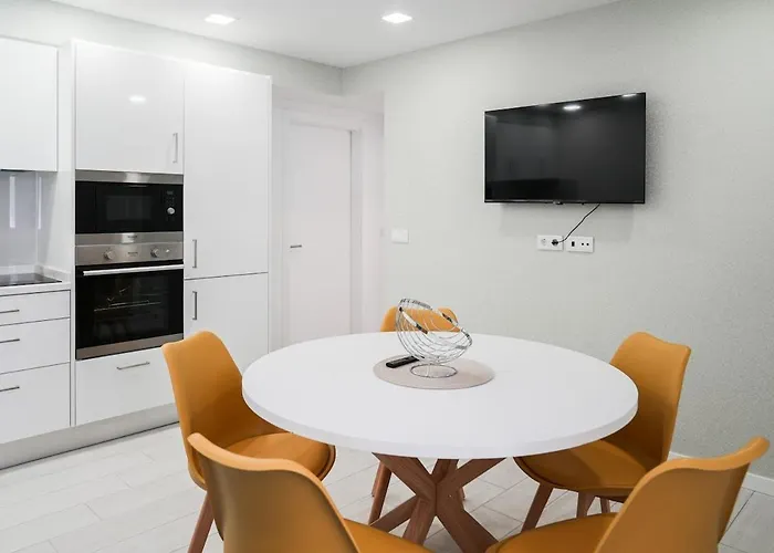 One Bedroom, 2 Mins From The * Назаре