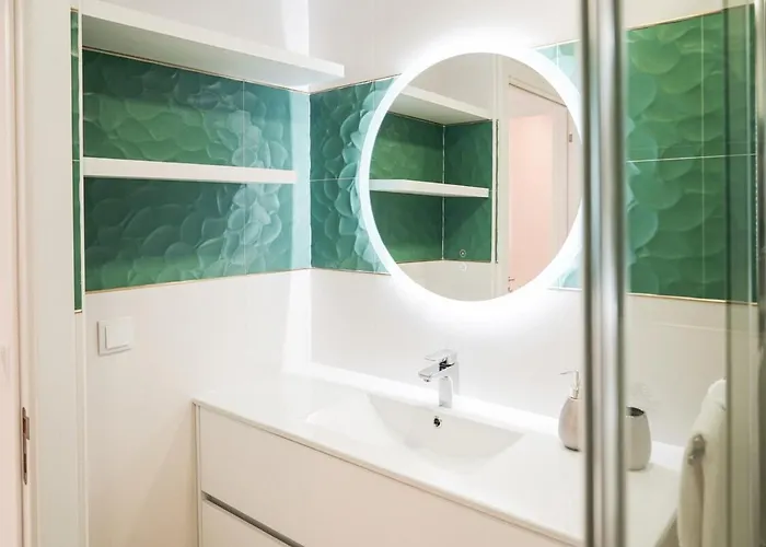 One Bedroom, 2 Mins From The Апартаменты